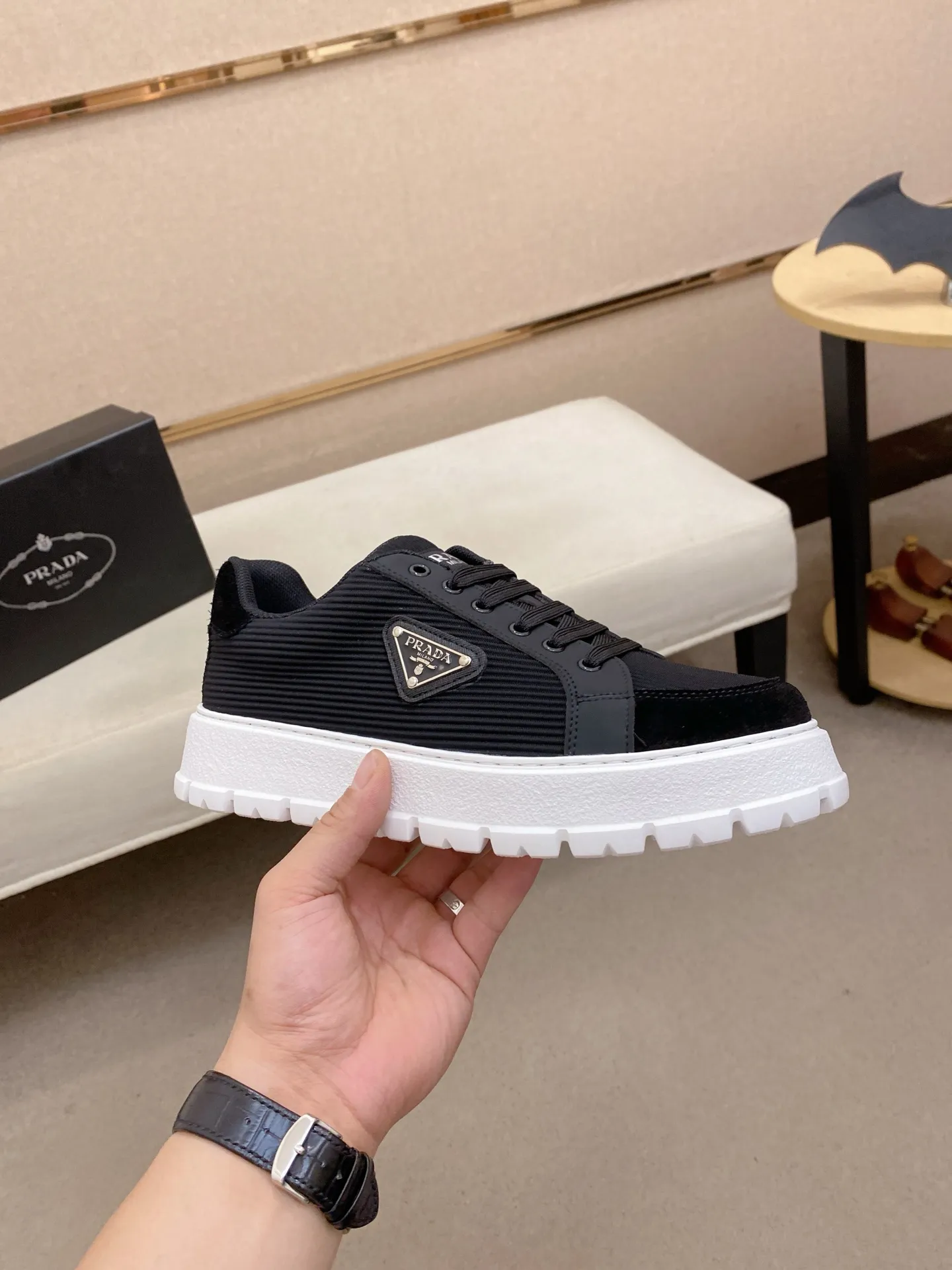 Men's men's shoes💰: 440💰[Prada～Prada] Trendy new styles are on the market. Same style as the official website. Counter quality. Original version. [Strong] [Strong] Imported selected first-layer cowhide. Comfortable and breathable sheepskin lining, fine workmanship, upper layer made of 100% pure cowhide, original last shape, comfortable on the feet, shoe sizes 38 to 44